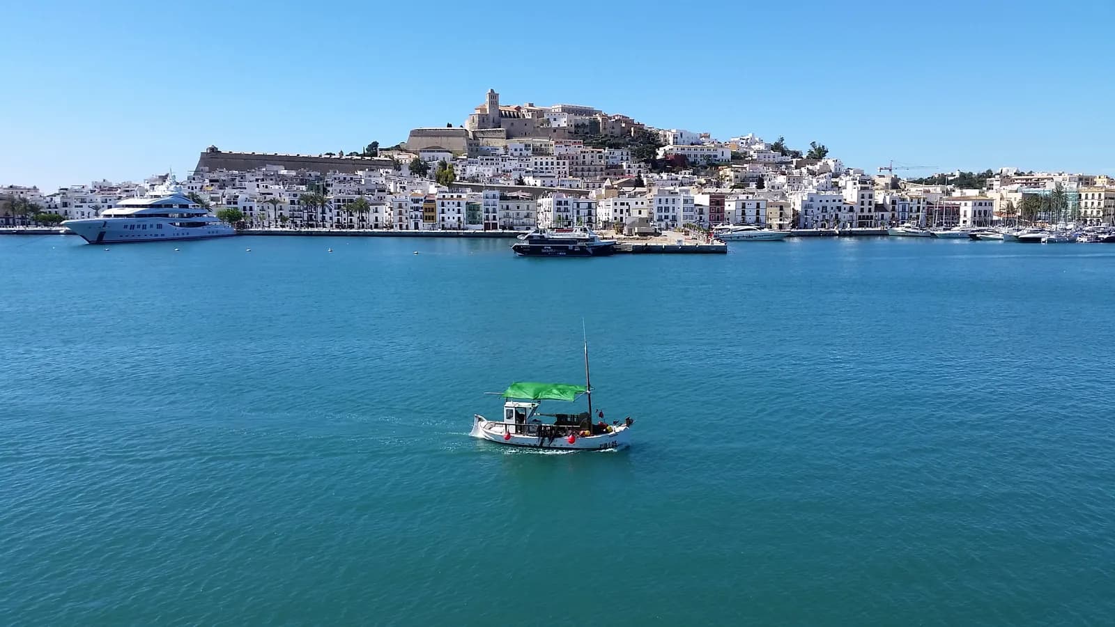 Ufortyfikowana starówka Dalt Vila na Ibizie